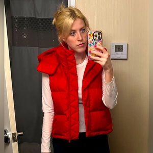 Lululemon Wunder Puff Cropped Vest in Grenadine Red- size 4